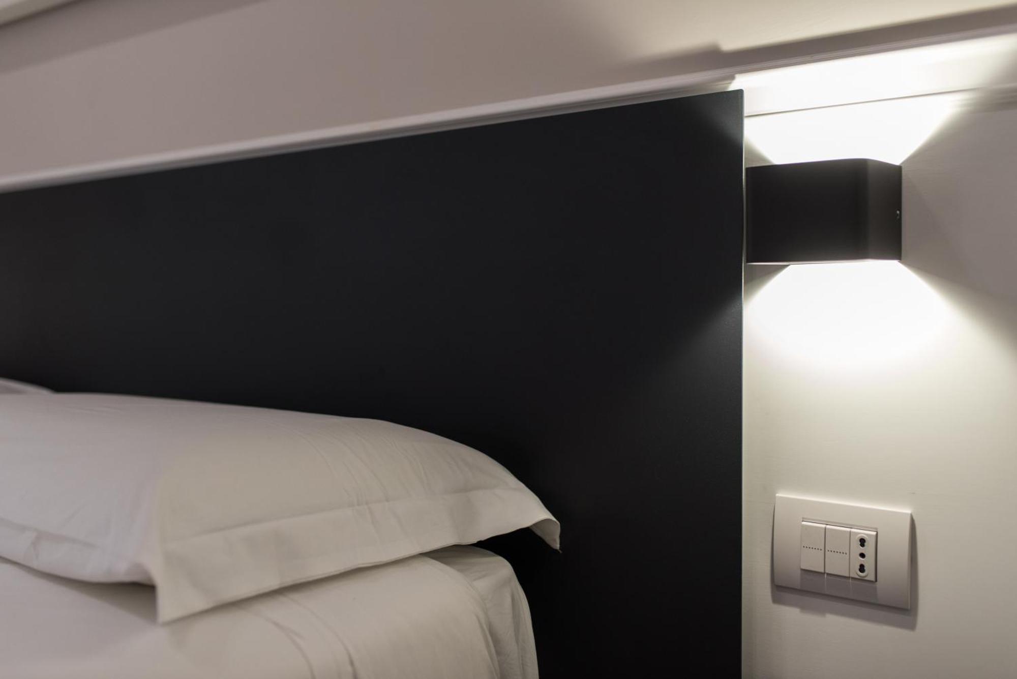 Five Boutique Rooms Napoli Bagian luar foto