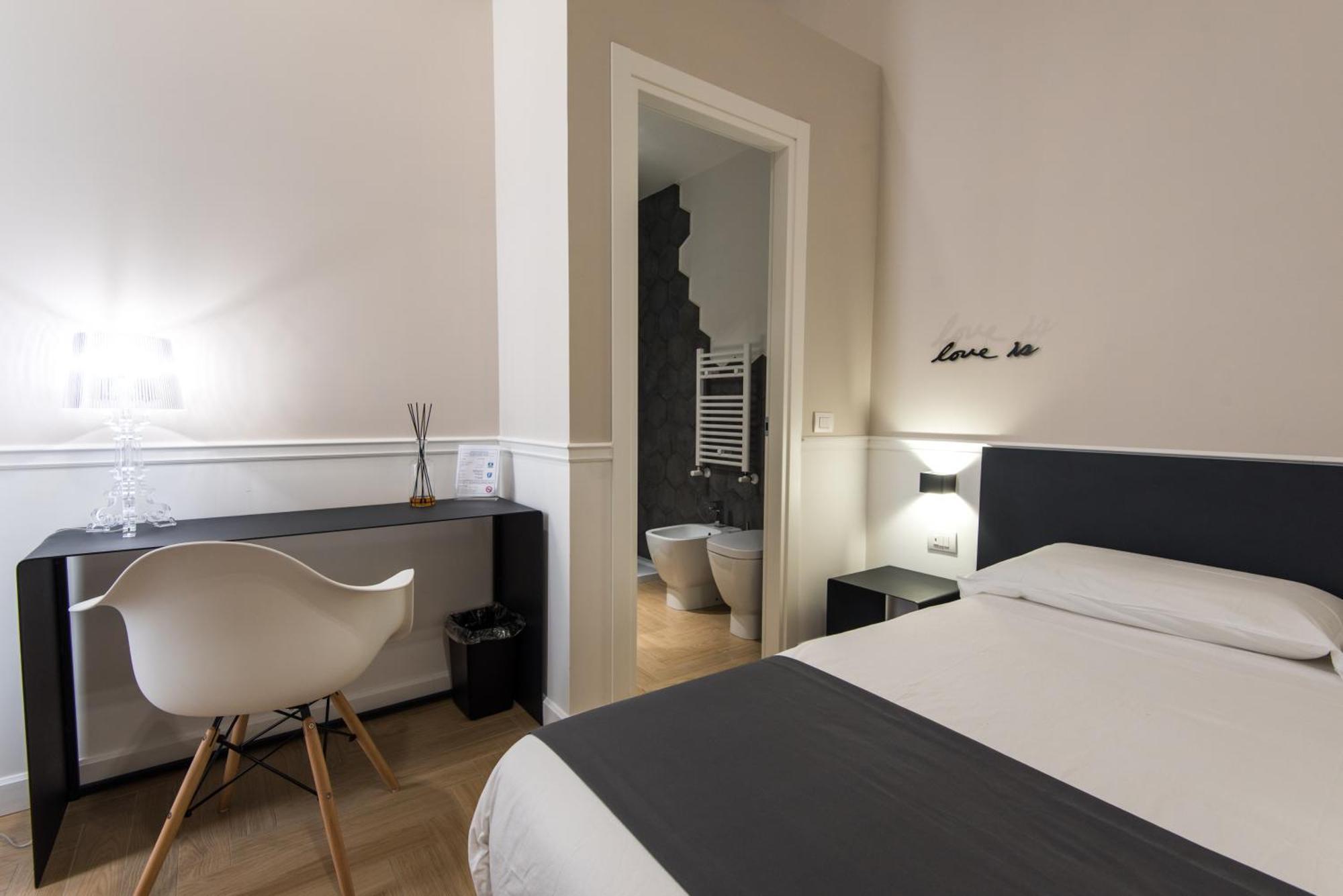 Five Boutique Rooms Napoli Bagian luar foto