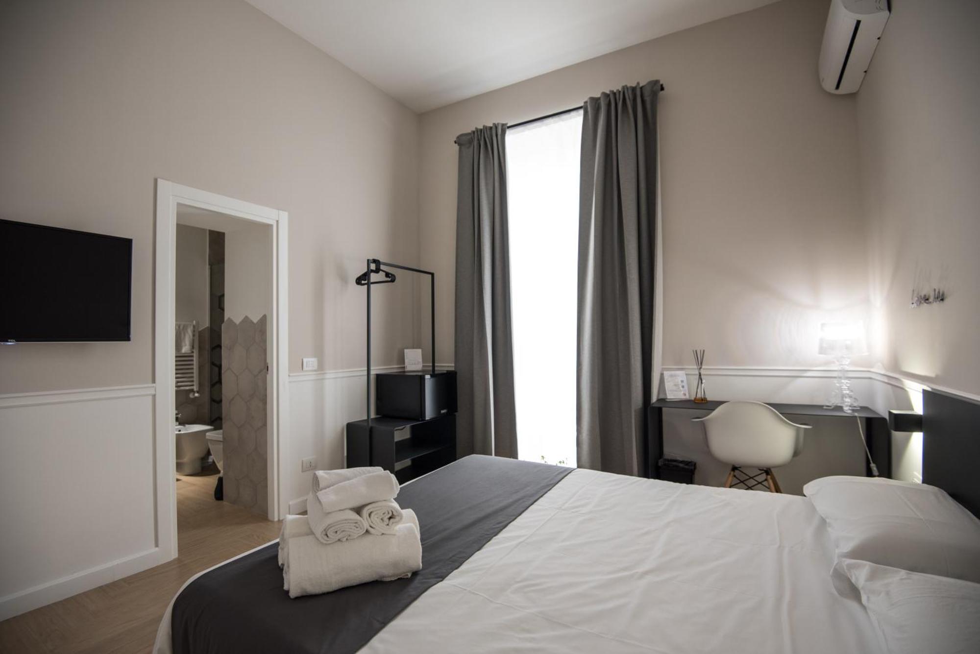 Five Boutique Rooms Napoli Bagian luar foto