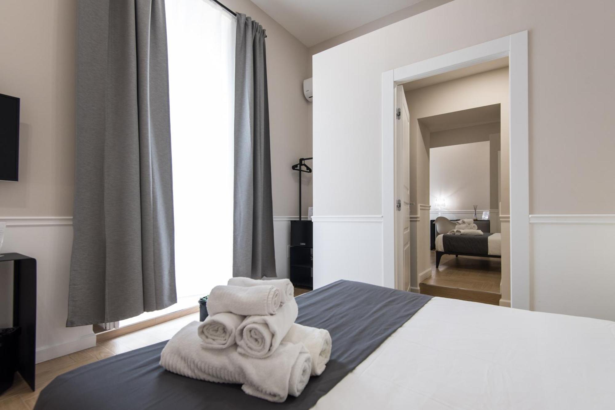 Five Boutique Rooms Napoli Bagian luar foto