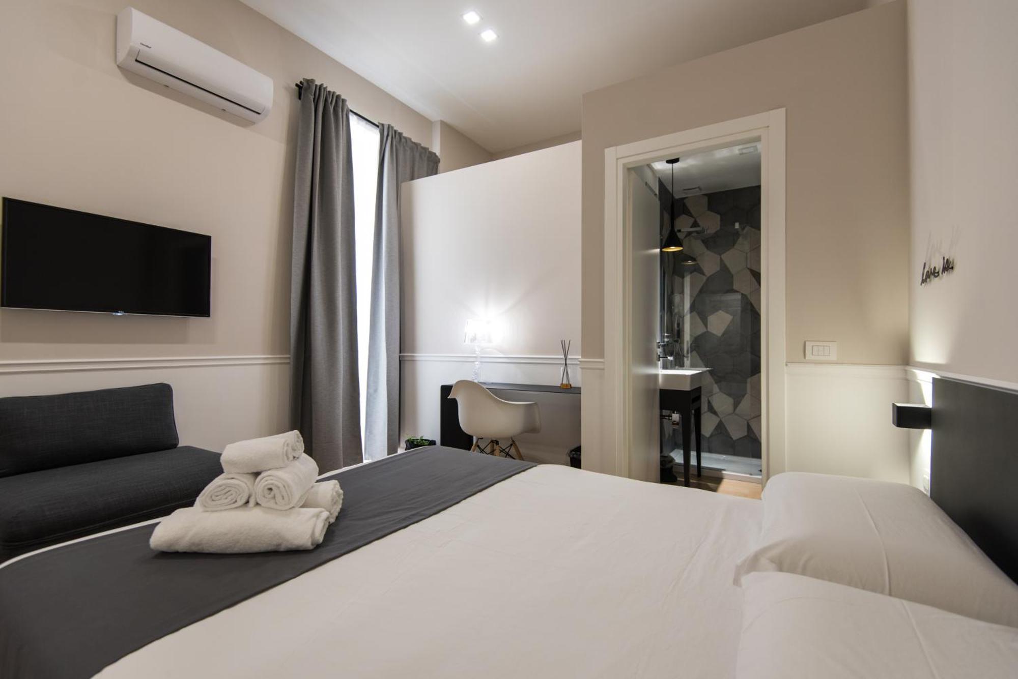 Five Boutique Rooms Napoli Bagian luar foto
