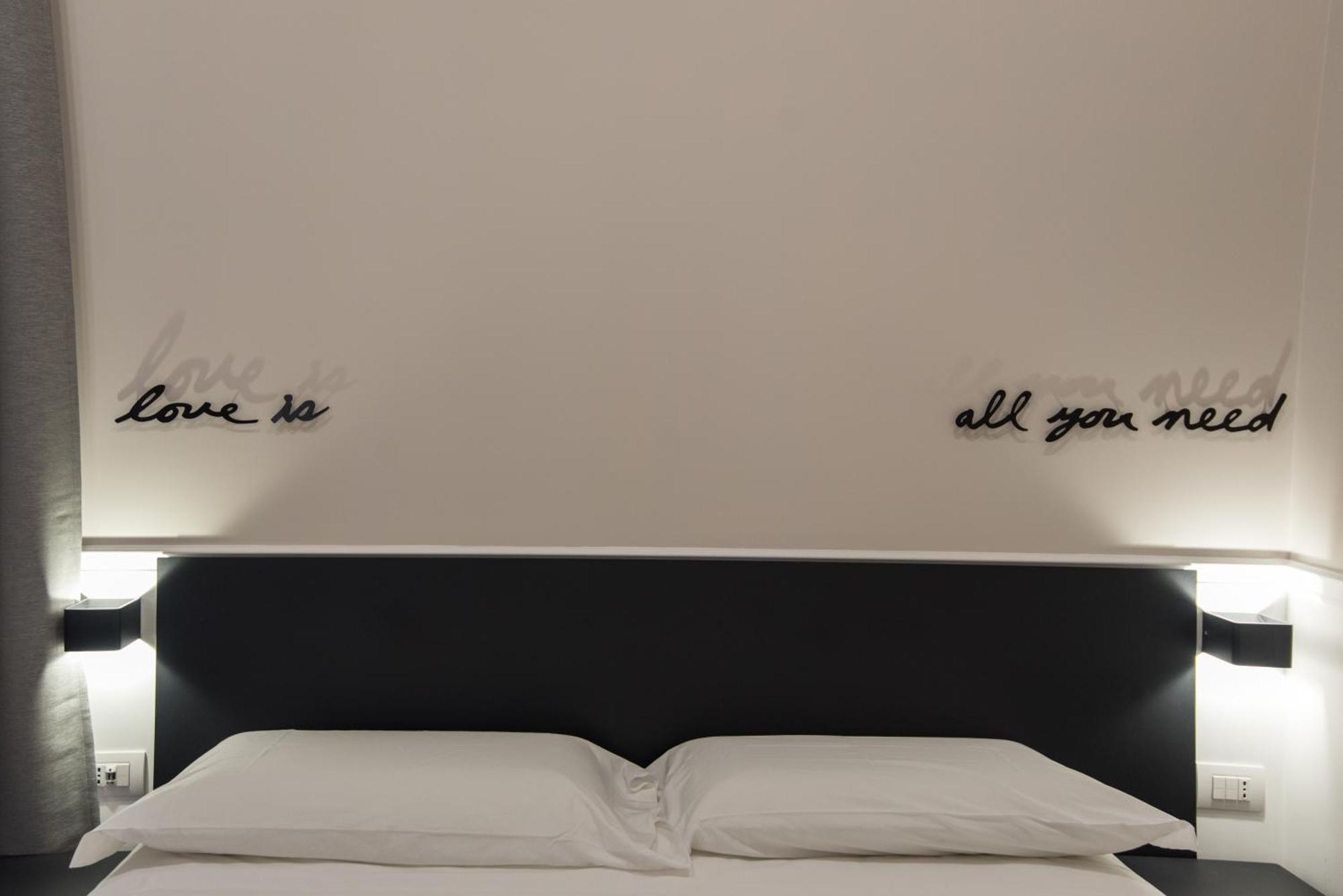 Five Boutique Rooms Napoli Bagian luar foto