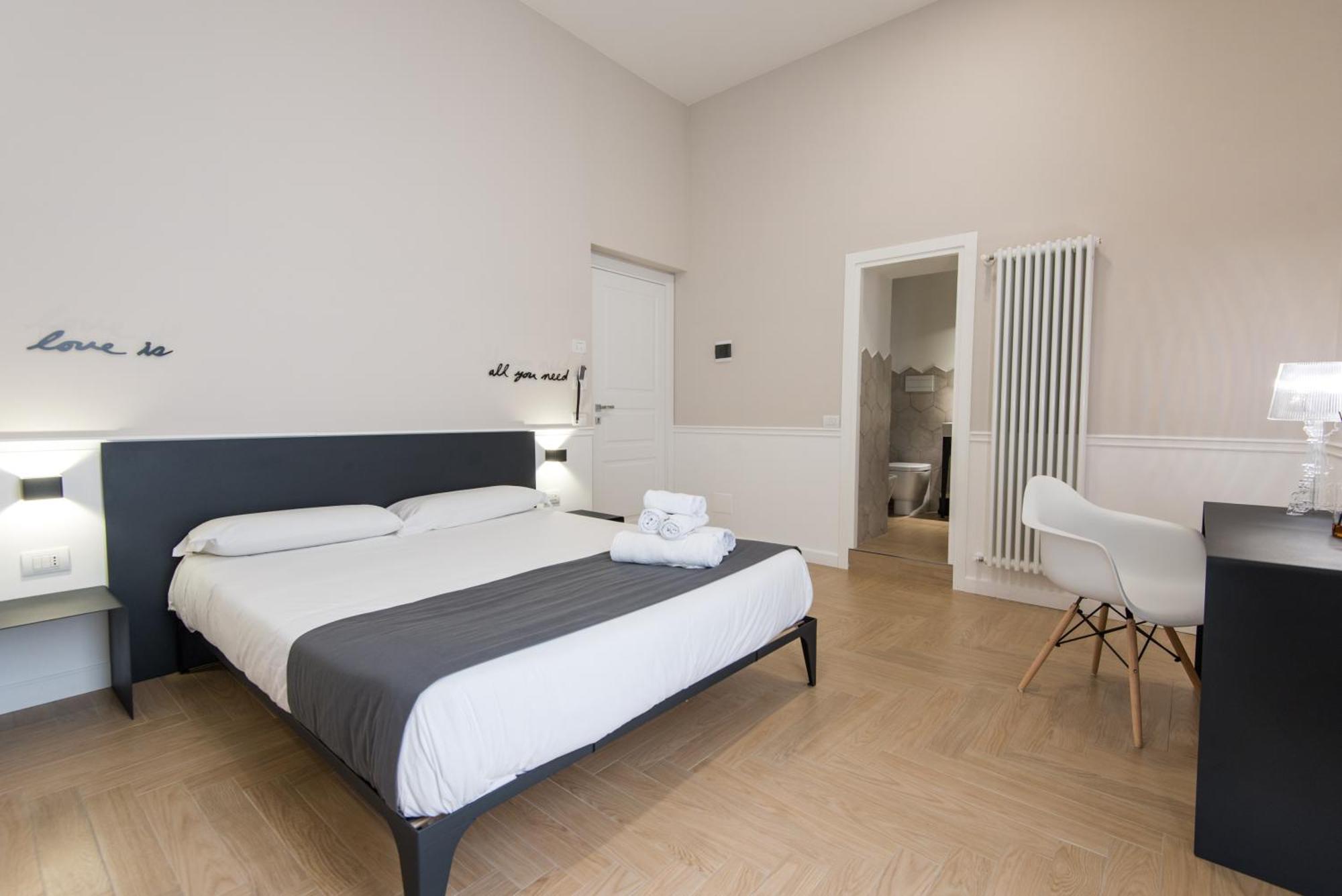 Five Boutique Rooms Napoli Bagian luar foto