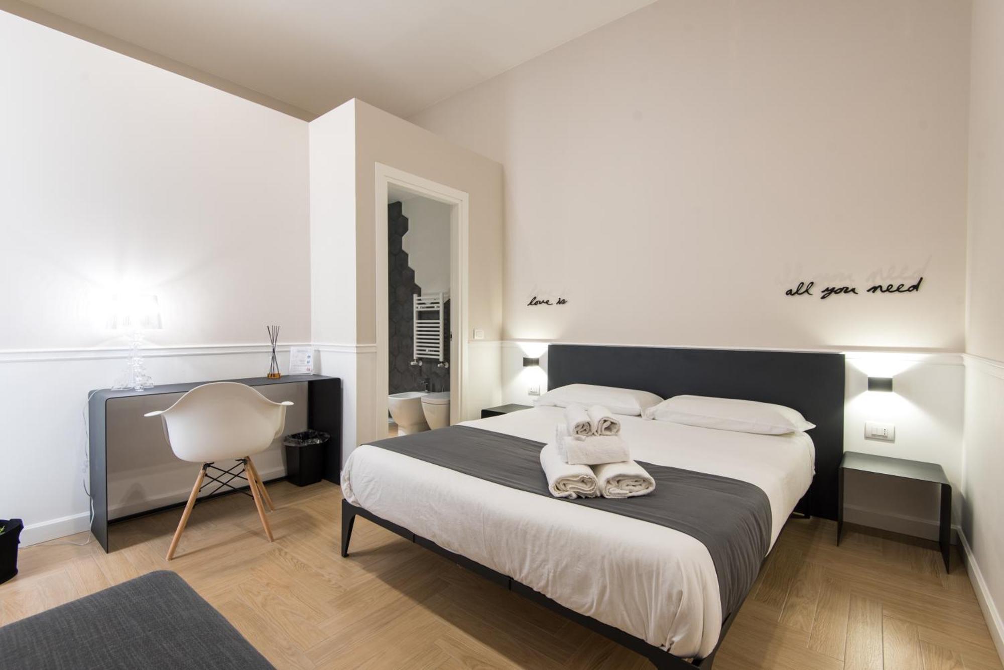 Five Boutique Rooms Napoli Bagian luar foto