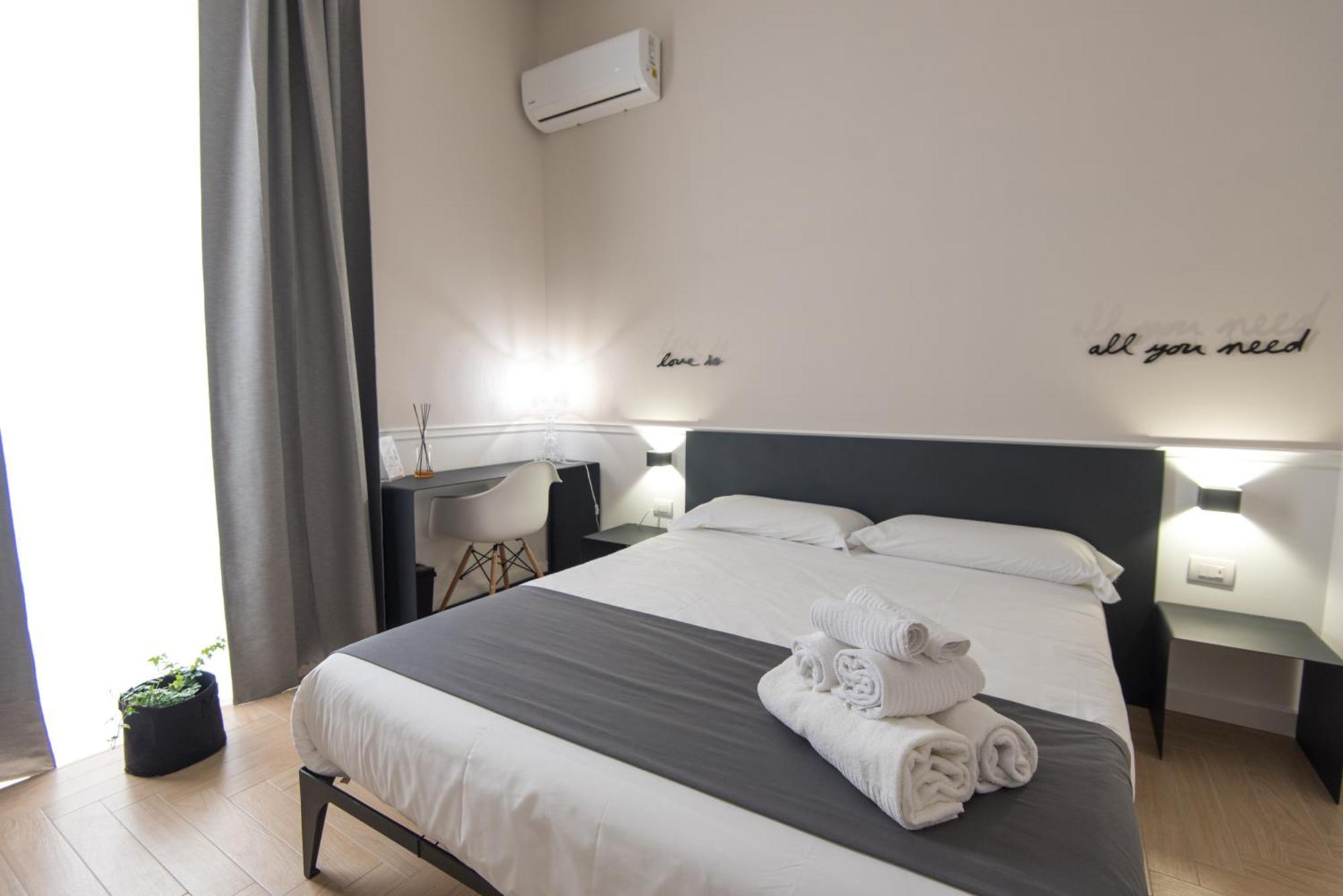 Five Boutique Rooms Napoli Bagian luar foto