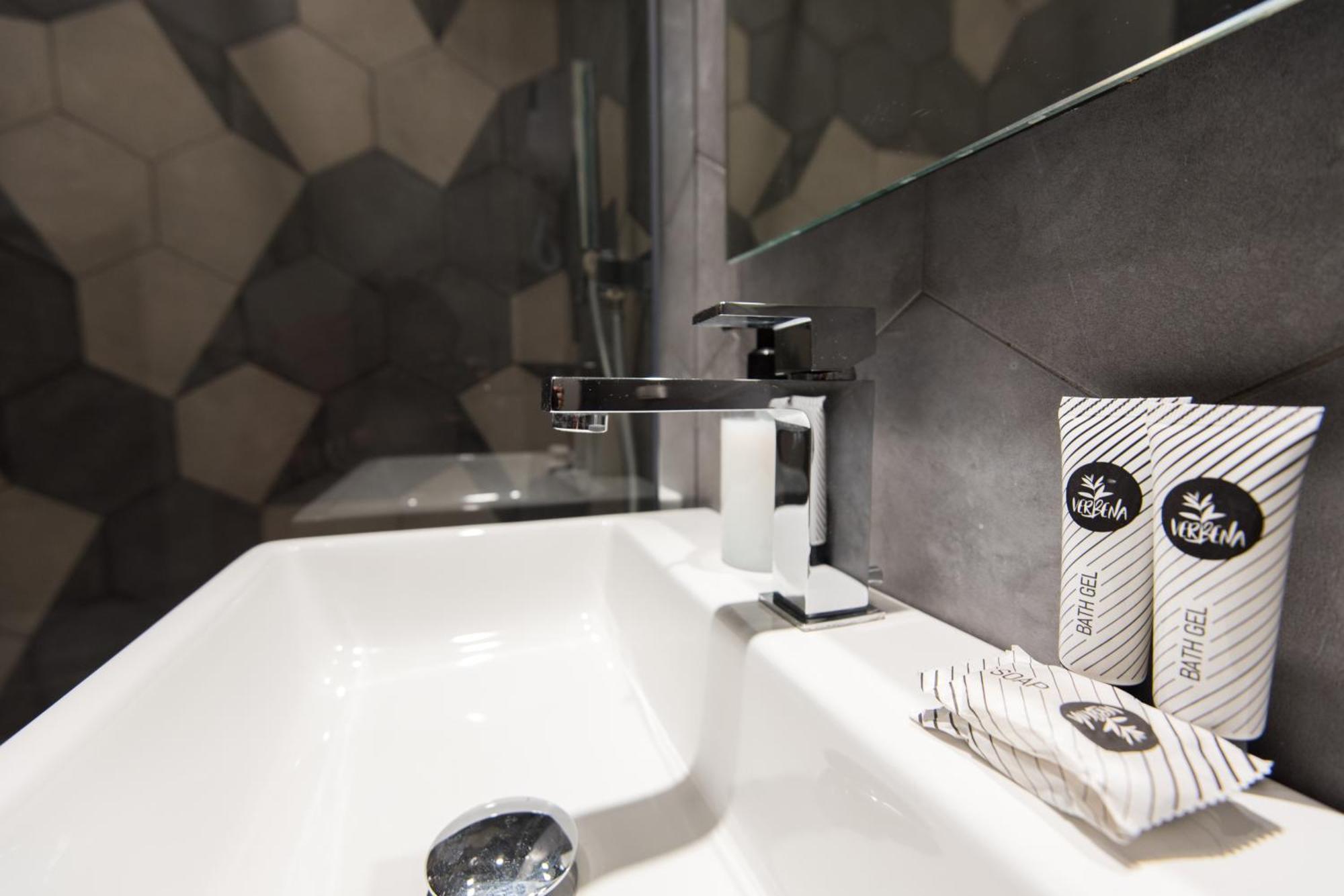 Five Boutique Rooms Napoli Bagian luar foto