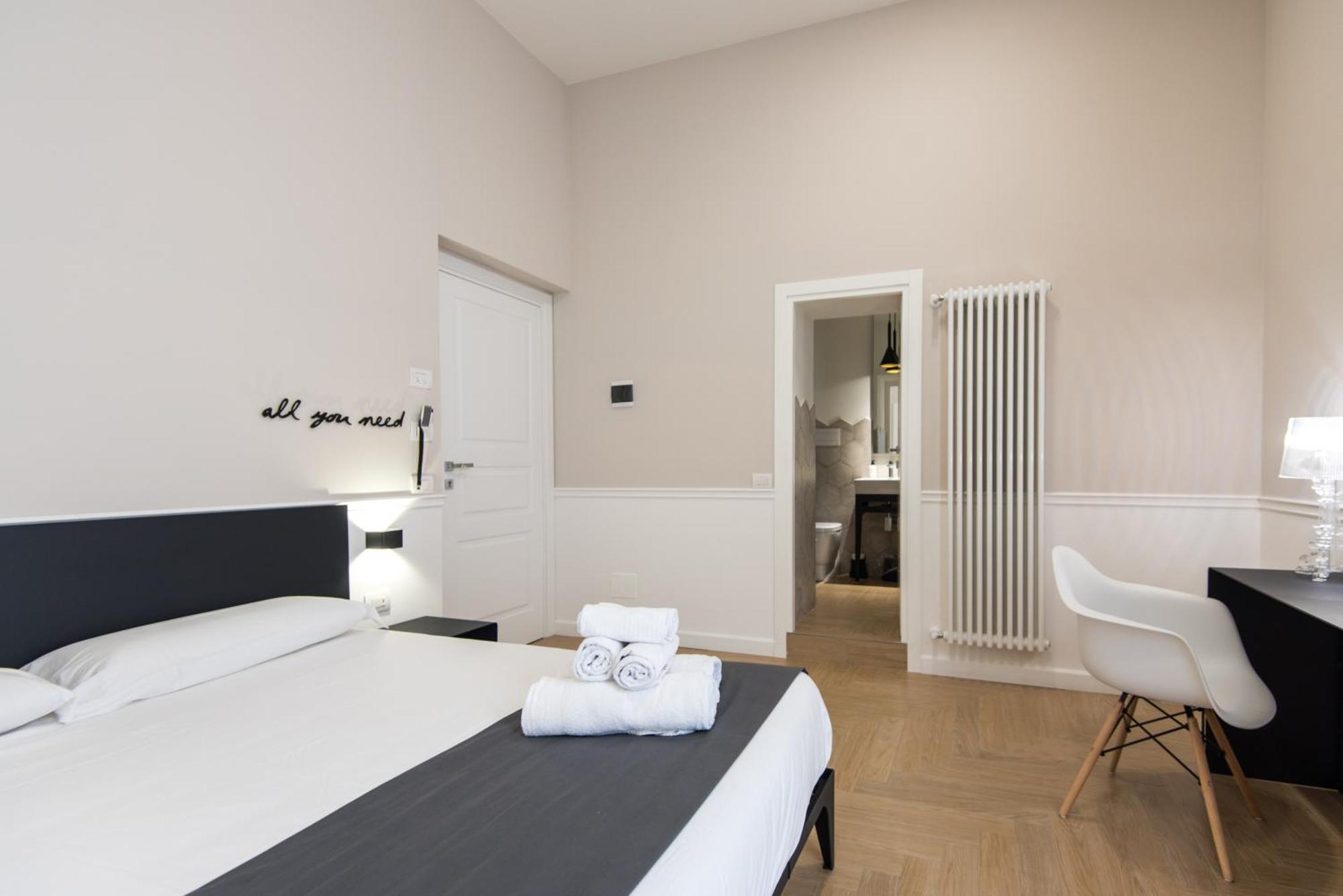 Five Boutique Rooms Napoli Bagian luar foto