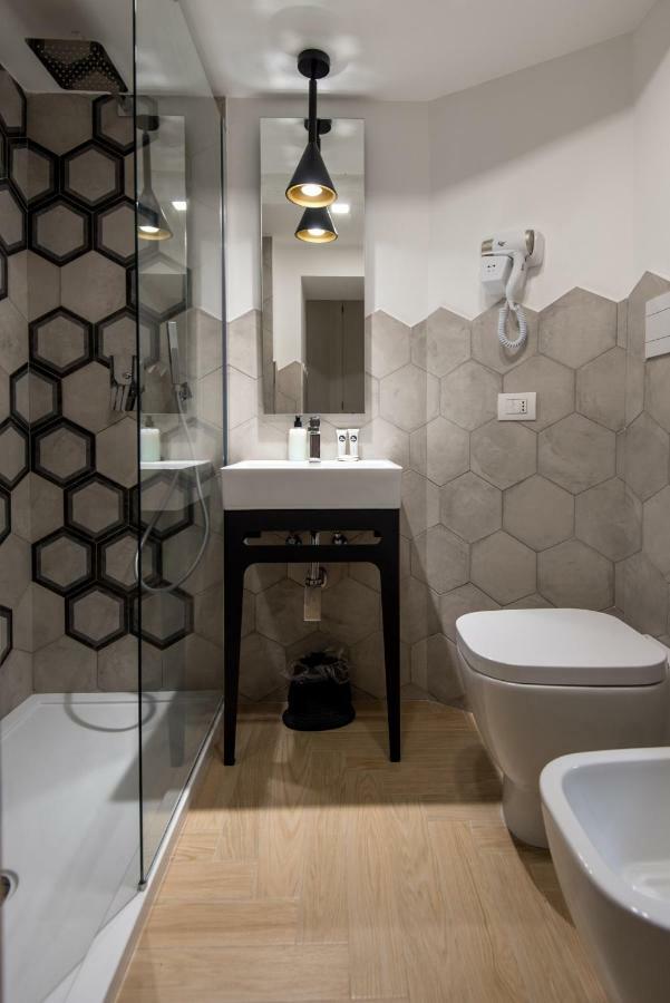 Five Boutique Rooms Napoli Bagian luar foto