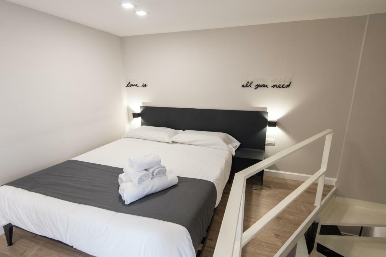 Five Boutique Rooms Napoli Bagian luar foto