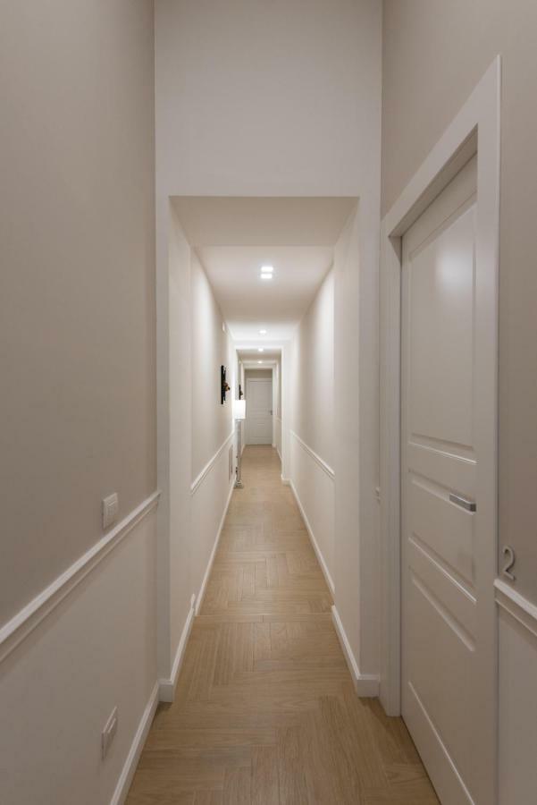 Five Boutique Rooms Napoli Bagian luar foto
