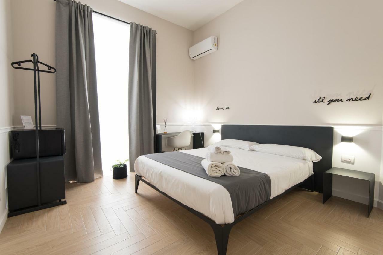 Five Boutique Rooms Napoli Bagian luar foto